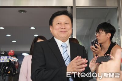 昨被韓國瑜噴!今現身15秒快閃 傅崐萁:家和萬事興、無聲勝有聲