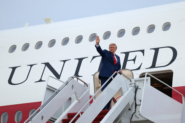 ▲▼美國總統川普（Donald Trump）搭乘空軍一號（Air Force One）。（圖／路透）