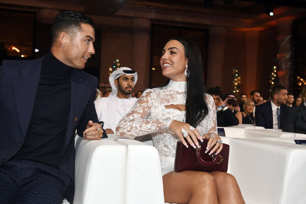 ▲葡萄牙足球巨星C羅（Cristiano Ronaldo）與交往10年的喬治娜（Georgina Rodr&iacute;guez）正式結婚，兩人曬出婚戒照分享喜訊 。（圖／達志影像／美聯社）