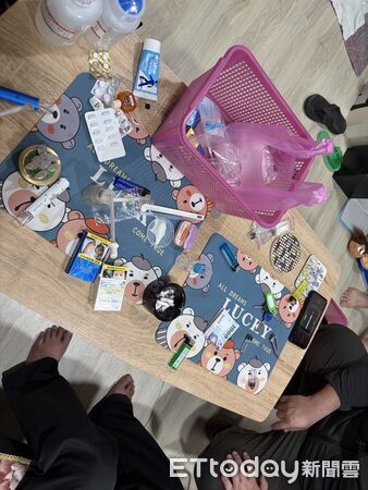 ▲▼淡水警逮捕遭通緝的陳姓偷車賊，意外破小型喪屍煙彈分裝場，陳男為躲避查緝，用膠帶變造機車車牌             。（圖／記者陳以昇翻攝）