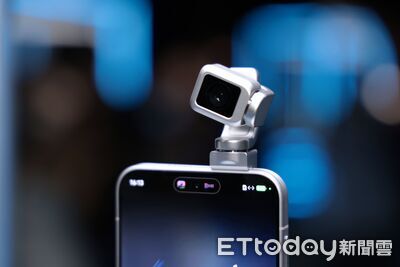 直擊/榮耀 Robot Phone 實拍搶先看!今年最受期待手機當之無愧