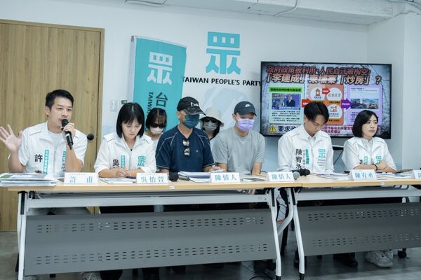 花敬群切割好麻吉李建成　許甫揭多張打卡照打臉：勿切割甩鍋