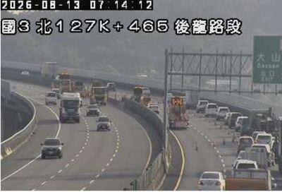 快訊/國道「聯結車自撞翻覆」波及8車! 緊急小組成立