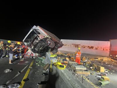 國3苗栗凌晨狂塞4hrs!聯結車駕駛疑打瞌睡自撞..雙向8車遭波及