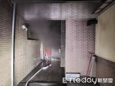 快訊/台南成功新村深夜火警!房間衣櫃起火 屋主弟躲廁所獲救