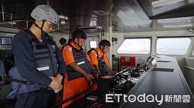 首度驗證「聯合反封鎖護航」 海巡海軍協力護送戰略物資入港