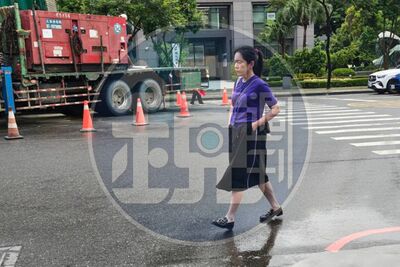 生日開撕趙建銘!陳幸妤今「一人獨行面無表情上班」畫面曝