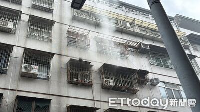 快訊/高雄公寓火警狂竄濃煙...住戶嚇壞 消防緊急灌救中