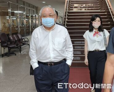 錢櫃員工關窗墜8樓慘死!老闆練台生出庭不認罪 家屬盼善待員工
