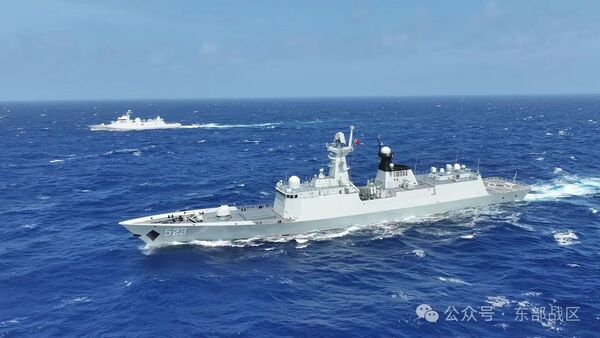 ▲▼中共海軍紅河艦與印尼海軍「萊」號護衛艦在台灣以東海域舉行海上通航演練。（圖／翻攝東部戰區公眾號）