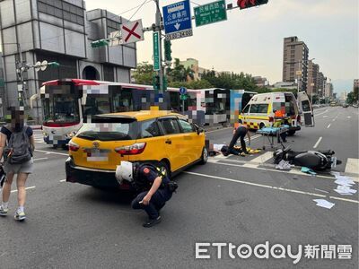 運將禮讓救護車!搞錯義交指揮「強行通過」 撞翻騎士畫面曝