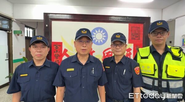 ▲北部防空演習30分鐘管制 金山老街人車全停。（圖／記者郭世賢翻攝）
