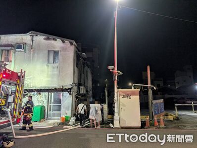 高雄鼓山深夜火警！民宅竄火傳「有人受困」　現場留鞭炮煙火盒
