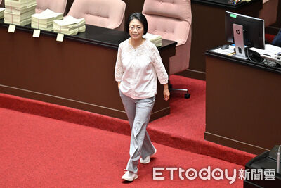 柯志恩稱動刀卓榮泰薪水「違法」　翁曉玲：只凍結薪水是對他客氣