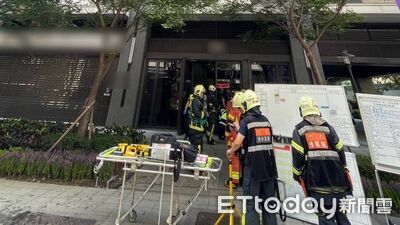 快訊/板橋高級社區起火!勇消灌救2男嗆傷 驚見毒品分裝機