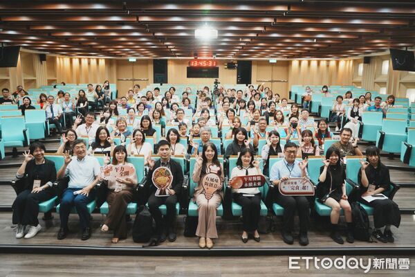 ▲台南市後壁國小及東區勝利國小發揮在地食材魅力，分別榮獲教育部第三屆午星獎「低碳飲食獎」及「創意設計獎」。（記者林東良翻攝，下同）