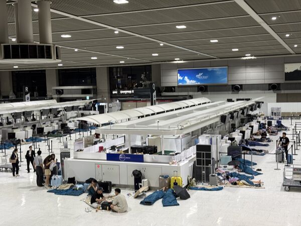 破紀錄暴雨炸千葉釀2死！ 成田機場「7000人崩潰滯留」睡滿大廳 | ETtoday國際新聞 | ETtoday新聞雲