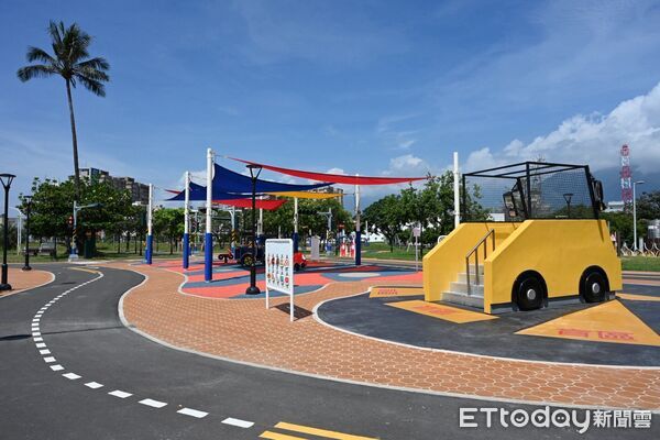 ▲▼花蓮市大本交通主題公園正式對外開放,市立幼兒園二十多位小朋友率先前往體驗。(圖/花蓮市公所提供,下同)