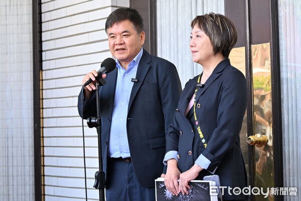 范雲稱「DPP100萬」是數位產品護照英文縮寫 Cheap酸：是100萬本嗎