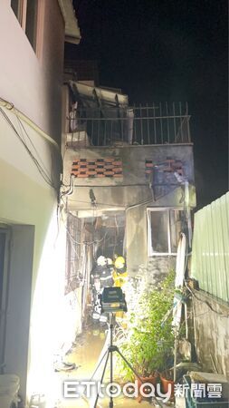 ▲▼鼓山火警 。(圖/記者陳宏瑞翻攝)
