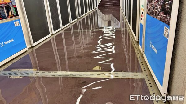 抽水設備斷電！基隆愛三路地下道積水封閉 拚中午前恢復通行 | ETtoday社會新聞 | ETtoday新聞雲