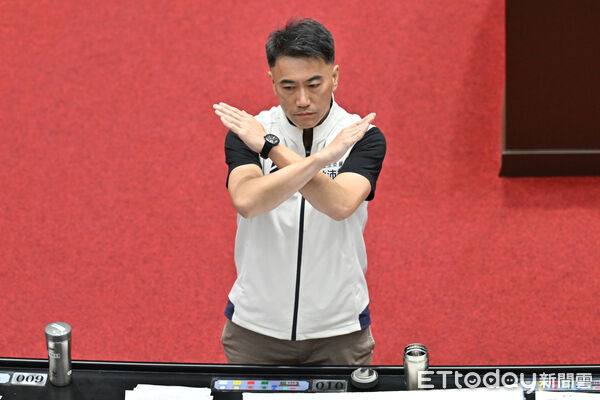 ▲▼115年度中央政府總預算案延宕已久，今（14日）院會進行表決大戰力拼三讀通過，國民黨立院團書記長林沛祥指示黨籍立委針對特定提案不投票。（圖／記者李毓康攝）