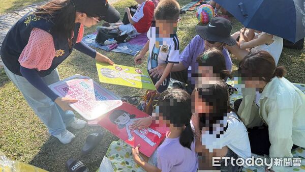 ▲台東縣警察局婦幼警察隊配合暑期青春專案,前進2026台灣國際熱氣球嘉年華活動現場,進行婦幼安全及反詐騙快閃宣導。(圖/記者楊晨東翻攝)