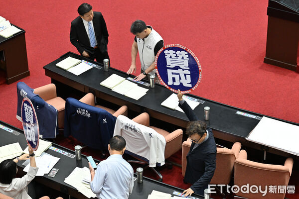 ▲▼115年度中央政府總預算案延宕已久,今(14日)院會進行表決大戰力拼三讀通過。(圖/記者李毓康攝)