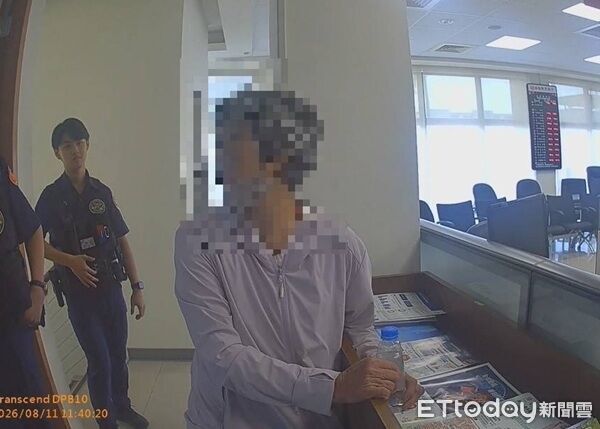 ▲經過警方、行員及家屬耐心勸說後，謝婦才覺得遭詐騙並放棄解約。（圖／大園警分局提供）