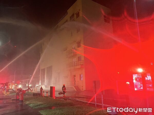 ▲中油大林廠凌晨發生火警。（圖／記者許宥孺翻攝）