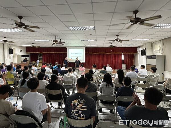 ▲台南市消防局第一救災救護大隊在新營區民治辦公室舉辦防災士培訓。（記者林東良翻攝，下同）
