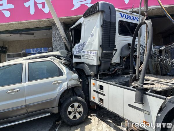 ▲▼ 台東水泥槽車撞入賣場 保時捷休旅車受波及被撞爛 。（圖／記者楊晨東翻攝）