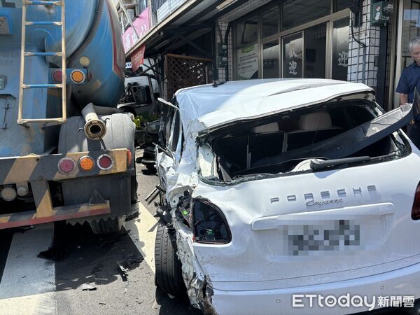 ▲▼ 台東水泥槽車撞入賣場 保時捷休旅車受波及被撞爛 。（圖／記者楊晨東翻攝）
