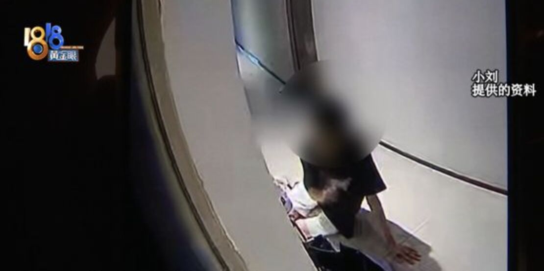 ▲杭州一名女子家門口的鞋被陌生男子聞了一遍，讓她十分傻眼。（圖／記者魏有德攝）