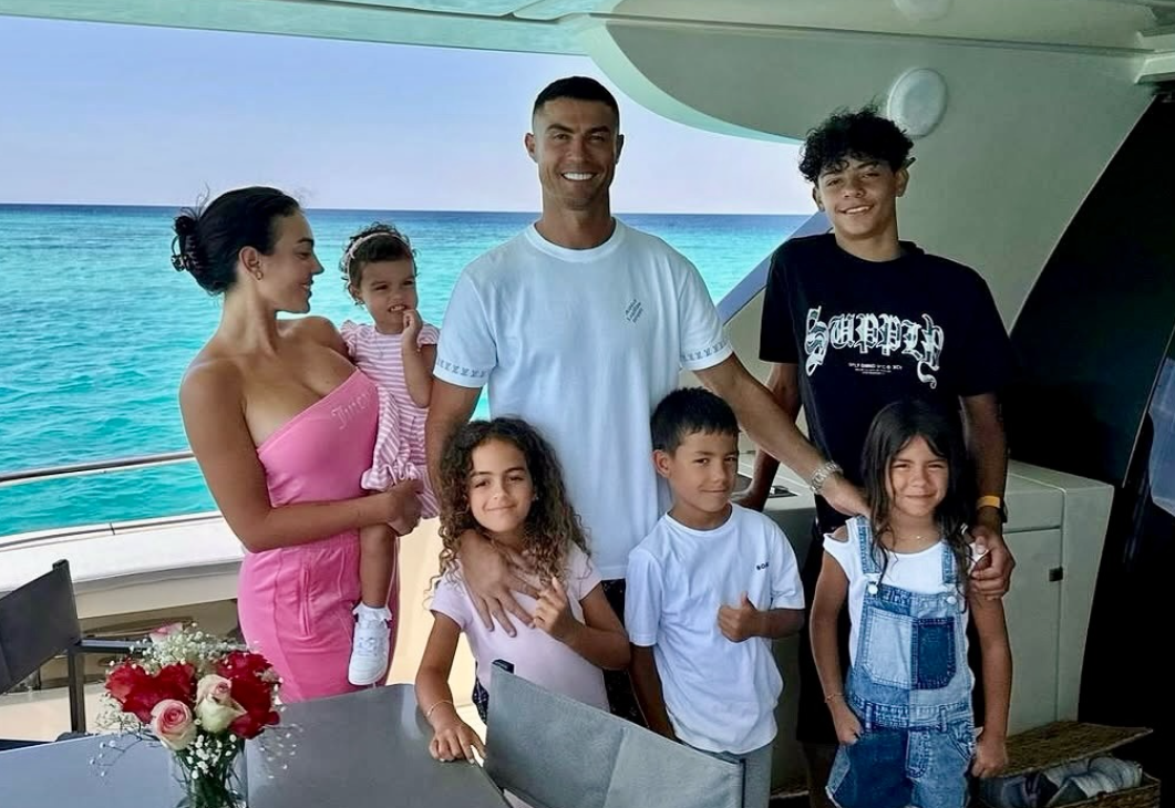 ▲▼葡萄牙足球巨星C羅（Cristiano Ronaldo）一家。（圖／翻攝自Instagram／＠cristiano）