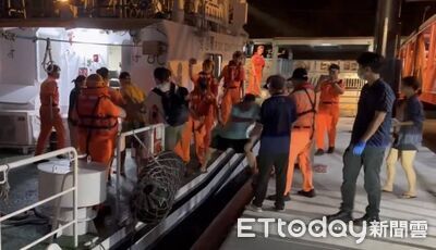 北竿鄉親突胸悶頭暈!海巡深夜跨海救援 急送連江醫院檢查