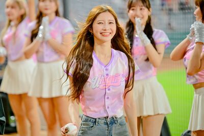 統一獅女孩日甜度爆表！「天使級女神」松川星開球還驚喜客串應援