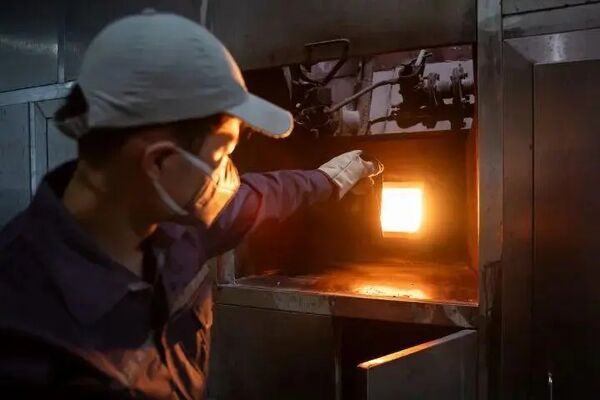 ▲▼許堂銀是一名遺體火化工。(圖/翻攝都市快報)