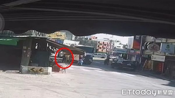 ▲鹿港89歲阿嬤過馬路遭砂石車輾斃。（資料圖／民眾提供）