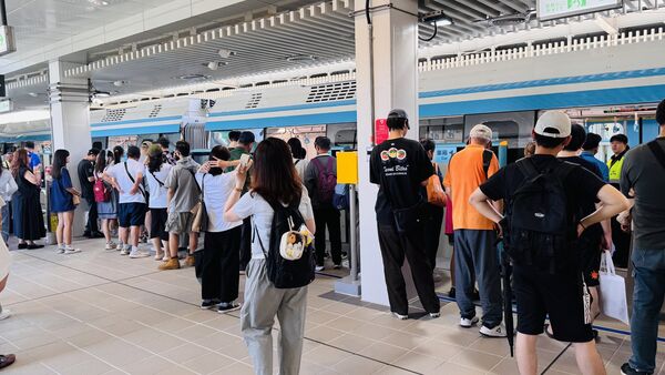 ▲▼新北捷運三鶯線驚傳有男子持美工刀。（圖／翻攝threads/hsiu94028）