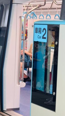 ▲▼新北捷運三鶯線驚傳有男子持美工刀。（圖／翻攝threads/hsiu94028）