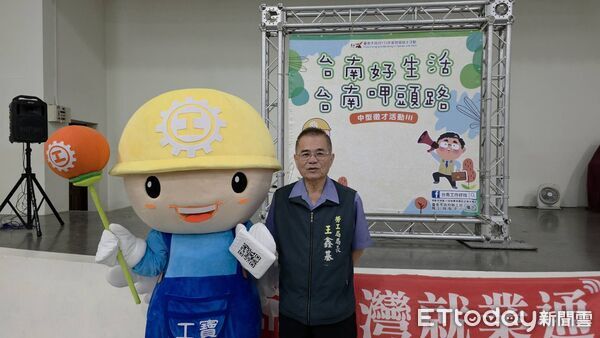 ▲台南市勞工局在中西區南美里活動中心舉辦2026年第3場中型徵才活動，28家廠商釋出逾千個工作機會。（記者林東良翻攝，下同）