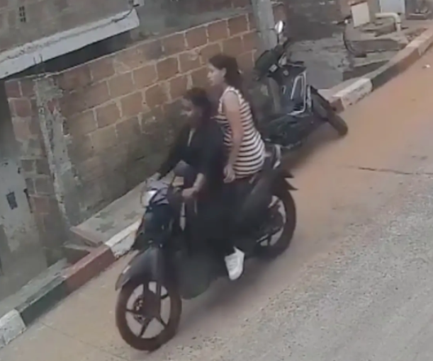 ▲波托西被監視器拍下，失蹤前曾搭上一名女子的機車。（圖／翻攝自Facebook）