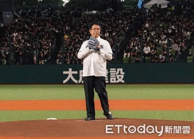 黃偉哲日本職棒登板! 穿台南「06號」球衣開球投出好球