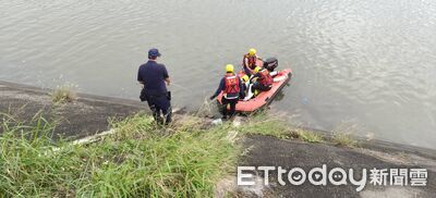 快訊/台南北門排水道驚見男子浮沉! 打撈上岸已明顯死亡