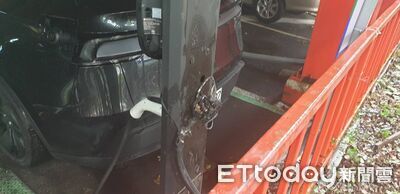 建國高架停車場「電動充電樁」起火燃燒 消防10分鐘撲滅