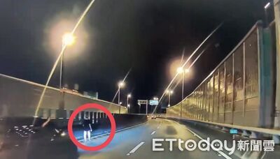 高雄左營大中高架橋驚見路人趴趴走!43歲女:路況不熟誤闖