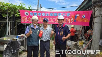 台南做工行善團兵分2路送暖! 修老屋、整家具助弱勢家庭安心生活