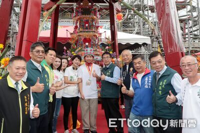 戴狀元帽、奉茶謝親恩! 台南做16歲古禮陪伴青年告別童年