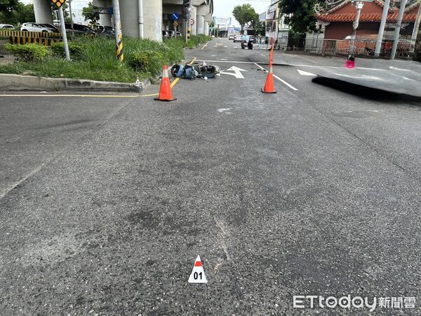 ▲▼台中機車男闖紅燈突衝撞不治,中興女在職專班生嚇呆。(圖/民眾提供,下同)